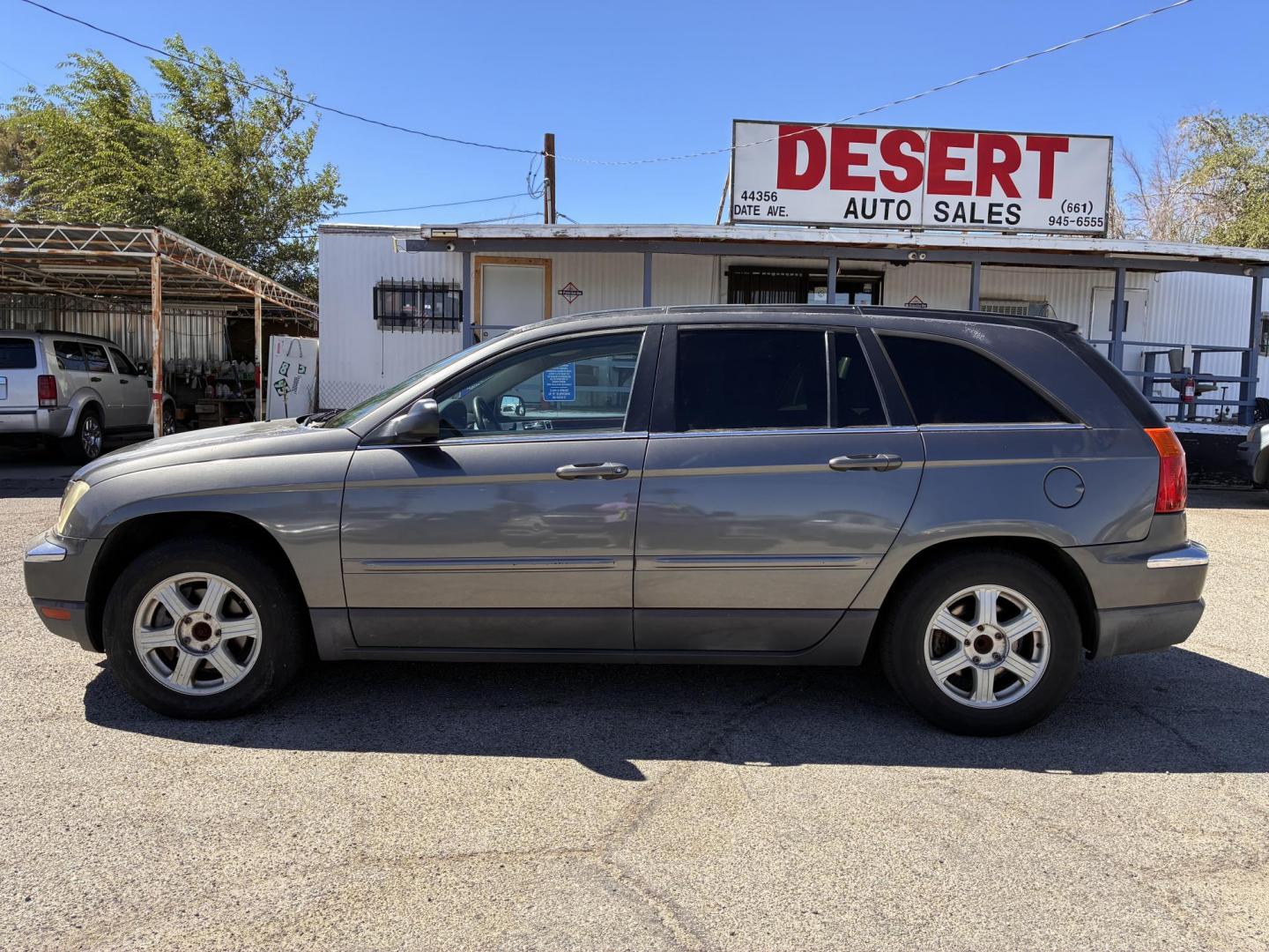 2004 Chrysler Pacifica FWD (2C4GM68424R) with an 3.5L V6 SOHC 24V engine, 4-Speed Automatic Overdrive transmission, located at 44356 Date Ave., Lancaster, CA, 93534, (661) 945-6555, 34.688919, -118.139374 - Photo#3