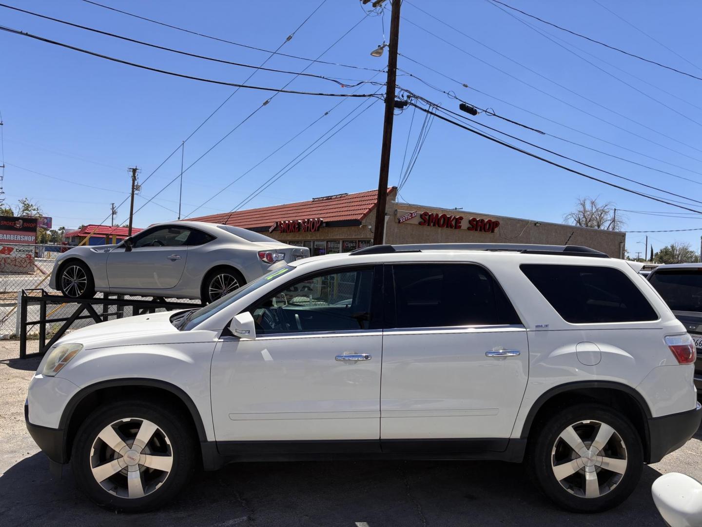 2012 GMC Acadia SLT-1 AWD (1GKKVRED3CJ) with an 3.6L V6 DOHC 24V engine, 6-Speed Automatic transmission, located at 44356 Date Ave., Lancaster, CA, 93534, (661) 945-6555, 34.688919, -118.139374 - Photo#2