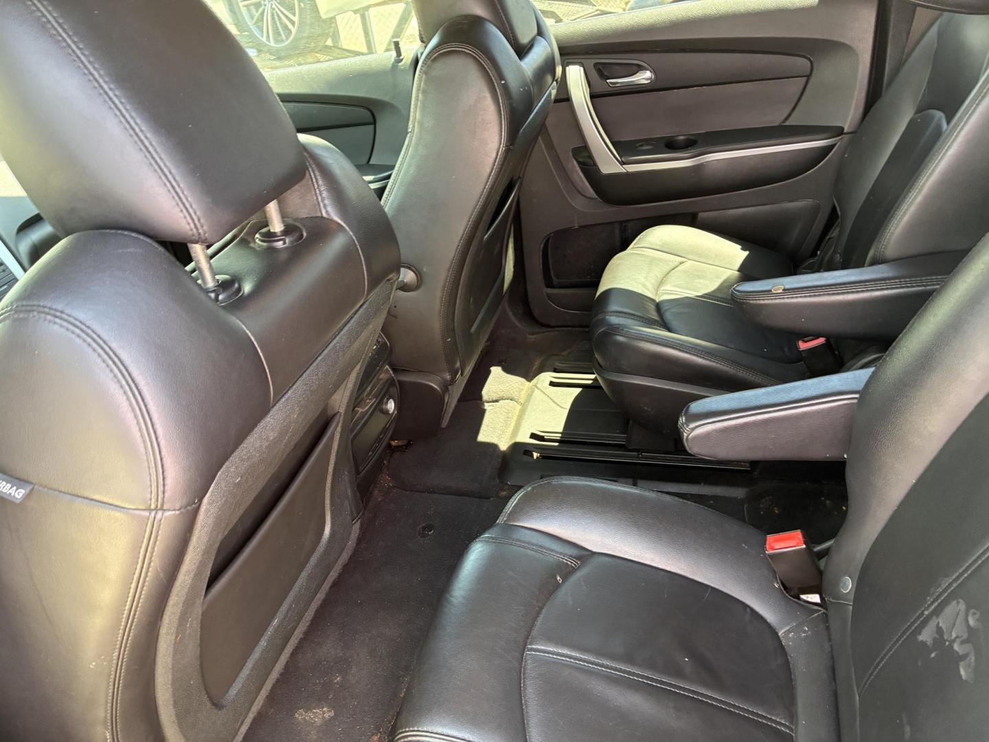 2012 GMC Acadia SLT-1 AWD (1GKKVRED3CJ) with an 3.6L V6 DOHC 24V engine, 6-Speed Automatic transmission, located at 44356 Date Ave., Lancaster, CA, 93534, (661) 945-6555, 34.688919, -118.139374 - Photo#4