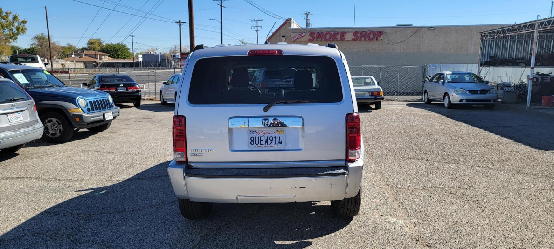 2007 /GRAY Dodge Nitro SLT 2WD (1D8GT58K67W) with an 3.7L V6 SOHC 12V engine, 4-Speed Automatic Overdrive transmission, located at 44356 Date Ave., Lancaster, CA, 93534, (661) 945-6555, 34.688919, -118.139374 - Photo#3