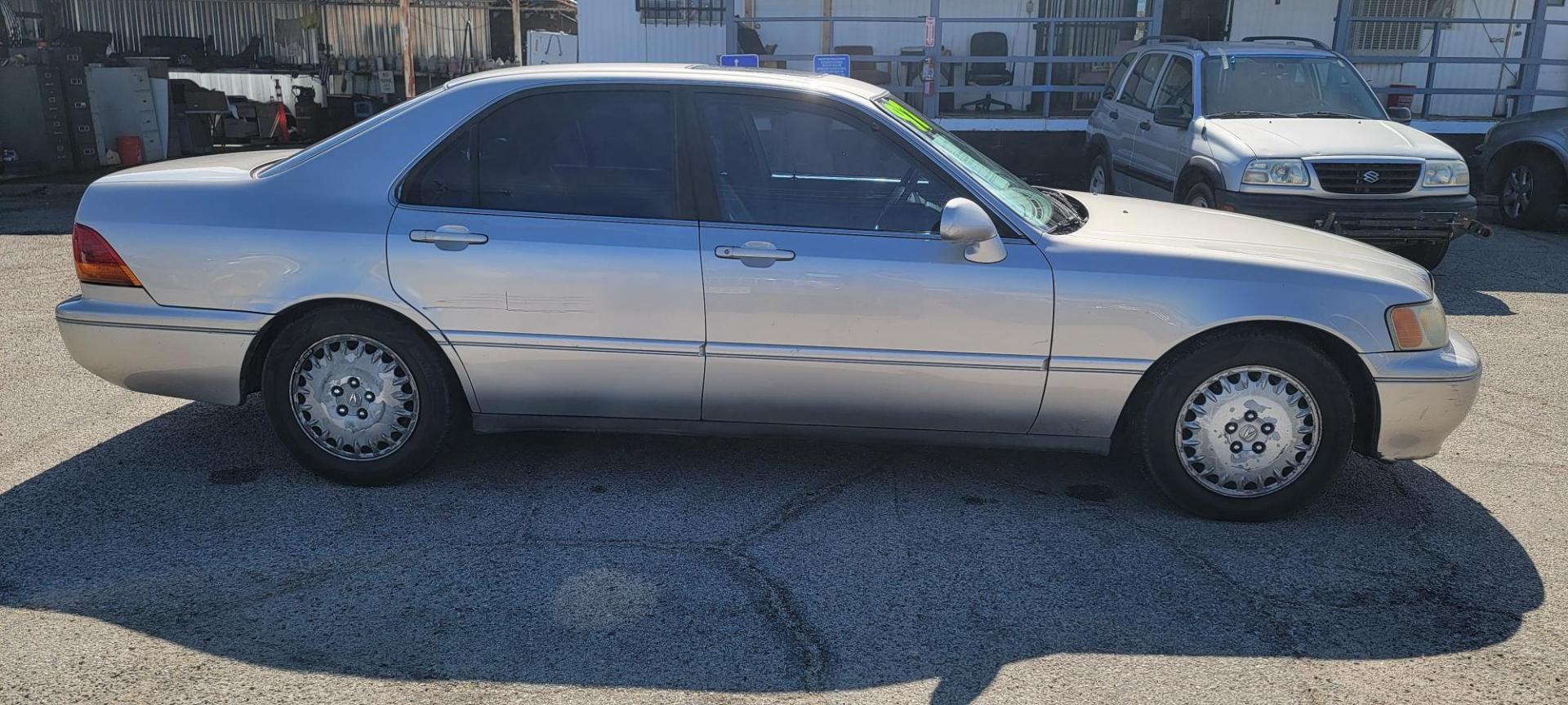 1997 /GRAY Acura RL 3.5RL (JH4KA9658VC) with an 3.5L V6 SOHC 24V engine, 4-Speed Automatic Overdrive transmission, located at 44356 Date Ave., Lancaster, CA, 93534, (661) 945-6555, 34.688919, -118.139374 - Photo#1