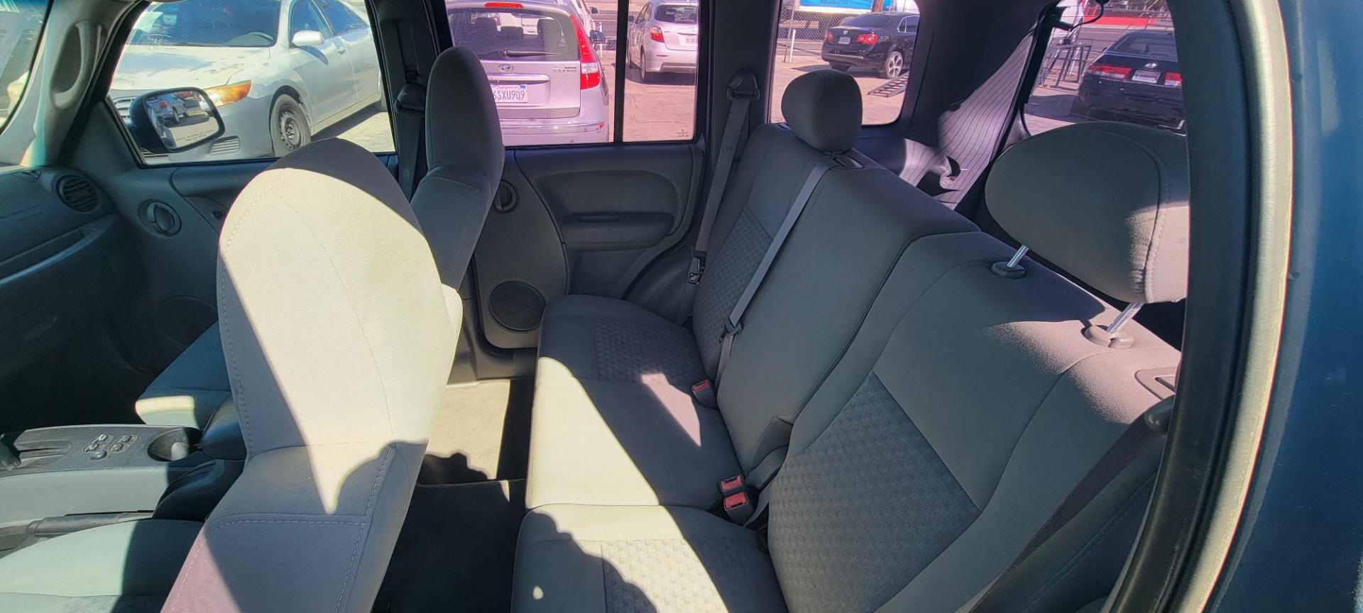 2006 Jeep Liberty Sport 2WD (1J4GK48K76W) with an 3.7L V6 SOHC 12V engine, AUTO transmission, located at 44356 Date Ave., Lancaster, CA, 93534, (661) 945-6555, 34.688919, -118.139374 - Photo#4