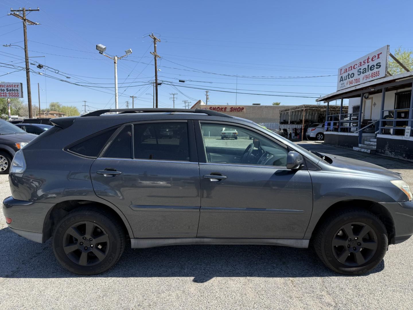 2005 Lexus RX 330 AWD (2T2HA31UX5C) with an 3.3L V6 DOHC 24V engine, 5-Speed Automatic Overdrive transmission, located at 44356 Date Ave., Lancaster, CA, 93534, (661) 945-6555, 34.688919, -118.139374 - Photo#2