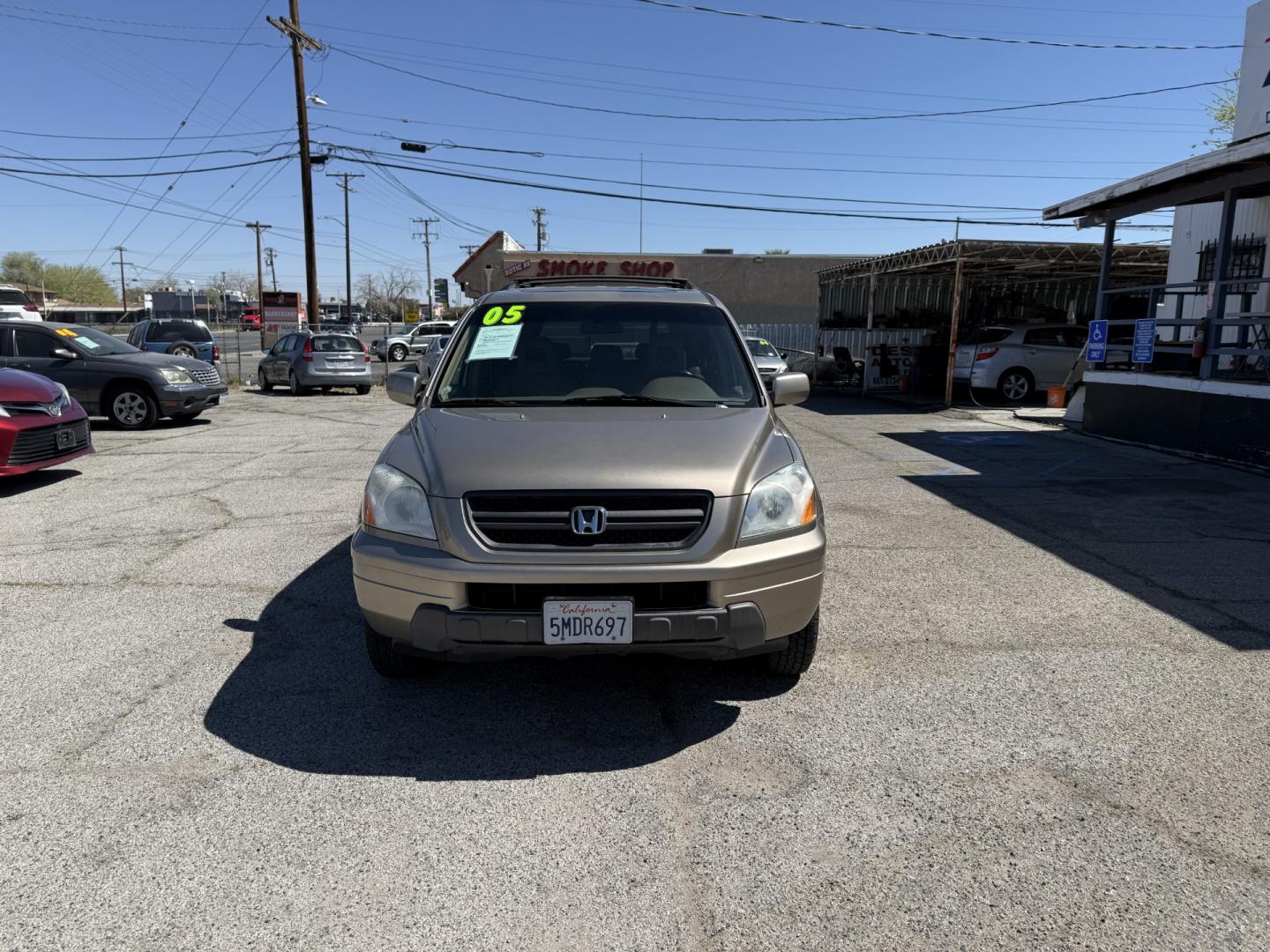 2005 Honda Pilot EX w/ Leather (2HKYF18535H) with an 3.5L V6 SOHC 24V engine, 5-Speed Automatic Overdrive transmission, located at 44356 Date Ave., Lancaster, CA, 93534, (661) 945-6555, 34.688919, -118.139374 - Photo#0