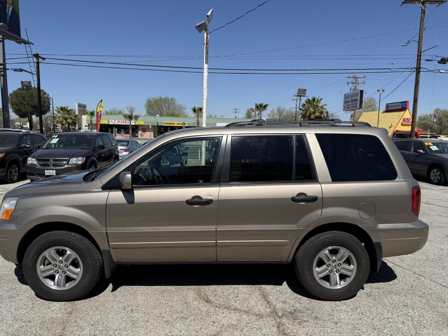 2005 Honda Pilot EX w/ Leather (2HKYF18535H) with an 3.5L V6 SOHC 24V engine, 5-Speed Automatic Overdrive transmission, located at 44356 Date Ave., Lancaster, CA, 93534, (661) 945-6555, 34.688919, -118.139374 - Photo#2
