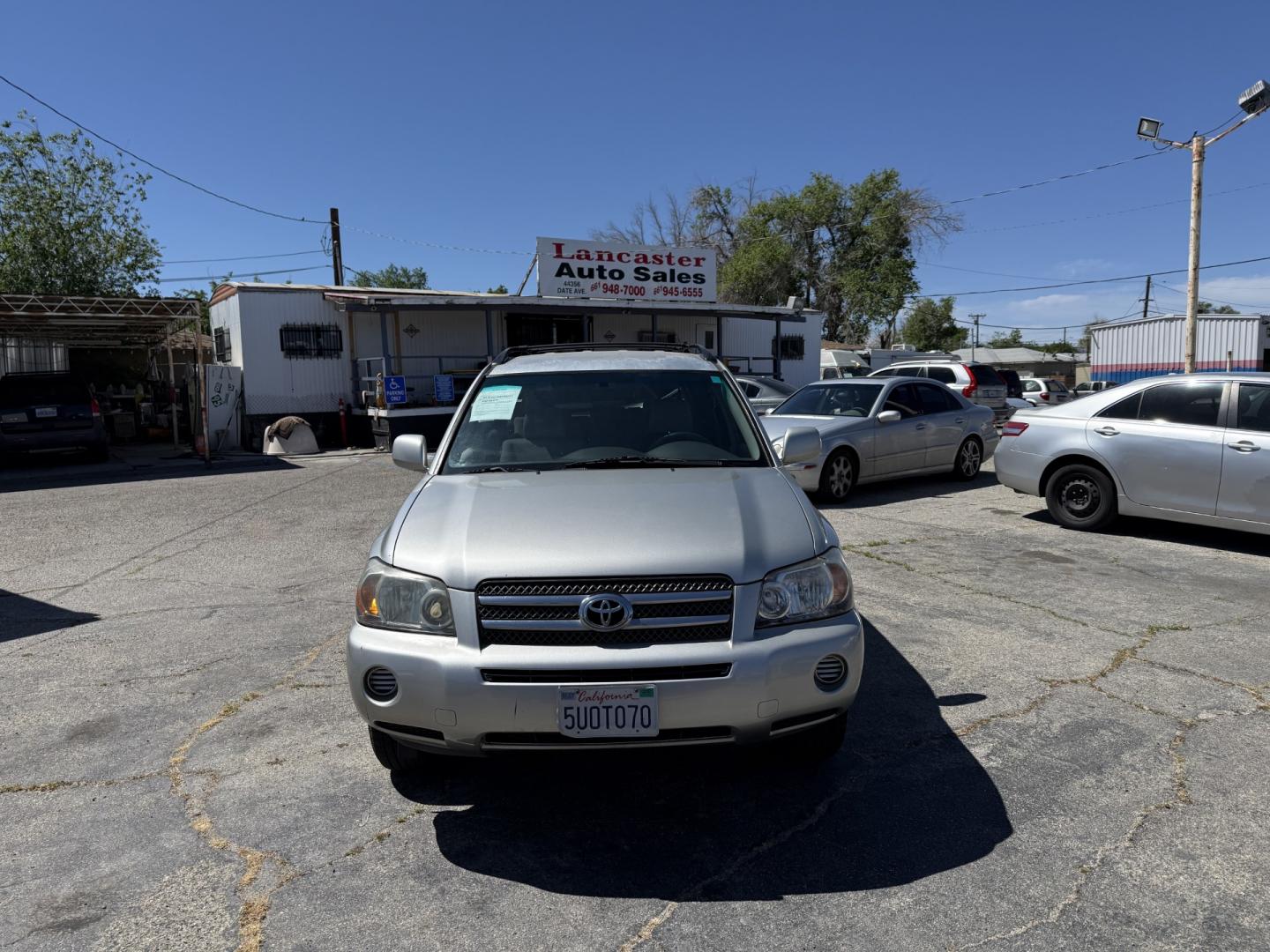 2006 Toyota Highlander Hybrid 2WD (JTEDW21A760) with an 3.3L V6 DOHC 24V HYBRID engine, Automatic CVT Overdrive transmission, located at 44356 Date Ave., Lancaster, CA, 93534, (661) 945-6555, 34.688919, -118.139374 - Photo#0