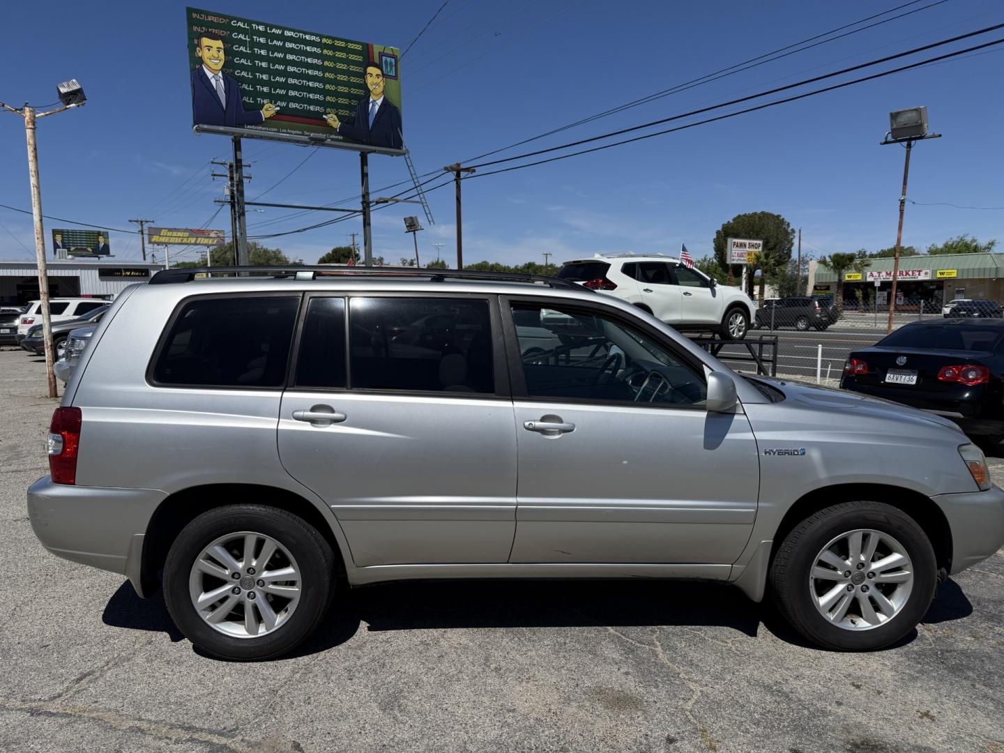 2006 Toyota Highlander Hybrid 2WD (JTEDW21A760) with an 3.3L V6 DOHC 24V HYBRID engine, Automatic CVT Overdrive transmission, located at 44356 Date Ave., Lancaster, CA, 93534, (661) 945-6555, 34.688919, -118.139374 - Photo#1