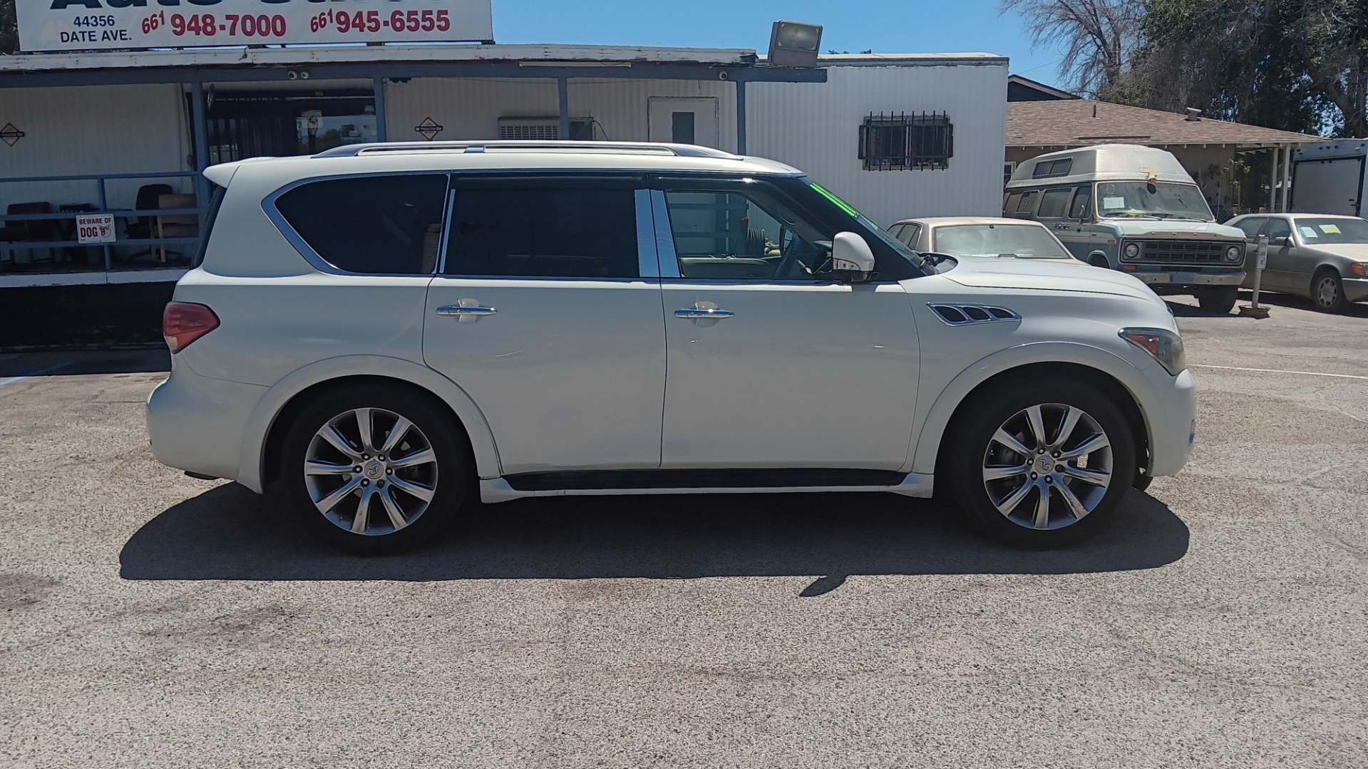 2011 WHITE Infiniti QX56 2WD (JN8AZ2ND3B9) with an 5.6L V8 DOHC 32V engine, 5A transmission, located at 44356 Date Ave., Lancaster, CA, 93534, (661) 945-6555, 34.688919, -118.139374- Photo#5