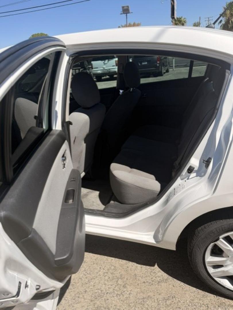 2011 WHITE Nissan Sentra 2.0 (3N1AB6AP0BL) with an 2.0L L4 DOHC 16V engine, CVT transmission, located at 44356 Date Ave., Lancaster, CA, 93534, (661) 945-6555, 34.688919, -118.139374- Photo#5