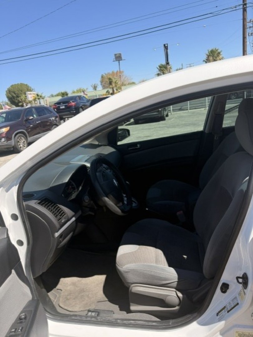 2011 WHITE Nissan Sentra 2.0 (3N1AB6AP0BL) with an 2.0L L4 DOHC 16V engine, CVT transmission, located at 44356 Date Ave., Lancaster, CA, 93534, (661) 945-6555, 34.688919, -118.139374- Photo#4