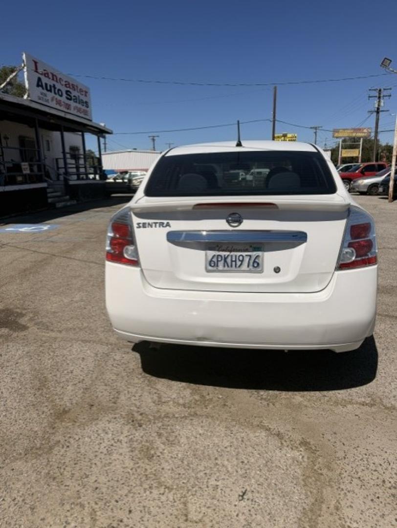 2011 WHITE Nissan Sentra 2.0 (3N1AB6AP0BL) with an 2.0L L4 DOHC 16V engine, CVT transmission, located at 44356 Date Ave., Lancaster, CA, 93534, (661) 945-6555, 34.688919, -118.139374- Photo#2