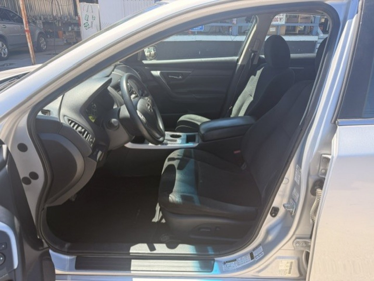 2015 Nissan Altima 2.5 S (1N4AL3AP3FN) with an 2.5L L4 DOHC 16V engine, CVT transmission, located at 44356 Date Ave., Lancaster, CA, 93534, (661) 945-6555, 34.688919, -118.139374- Photo#5