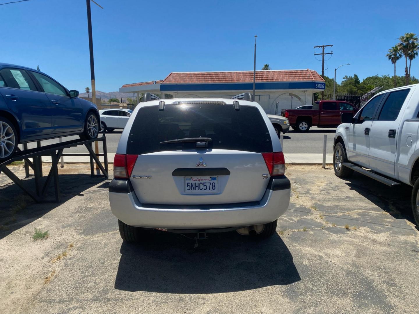 2005 Mitsubishi Endeavor LS AWD (4A4MN21S95E) with an 3.8L V6 SOHC 24V engine, 4-Speed Automatic Overdrive transmission, located at 44356 Date Ave., Lancaster, CA, 93534, (661) 945-6555, 34.688919, -118.139374 - Photo#1