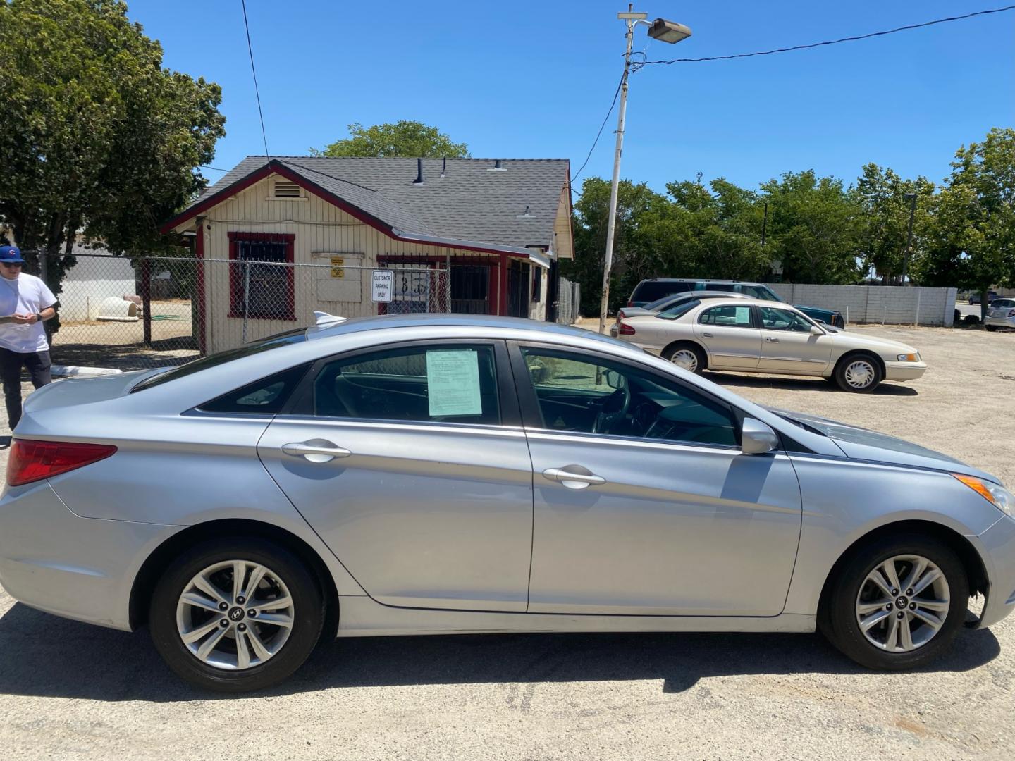 2013 Hyundai Sonata GLS (5NPEB4AC5DH) with an 2.4L L4 DOHC 16V engine, 6-Speed Automatic transmission, located at 44356 Date Ave., Lancaster, CA, 93534, (661) 945-6555, 34.688919, -118.139374 - Photo#3